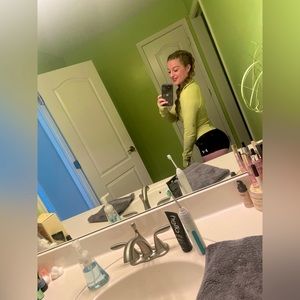 💚/💛Lululemon                                        LongSleeve WorkOut Top